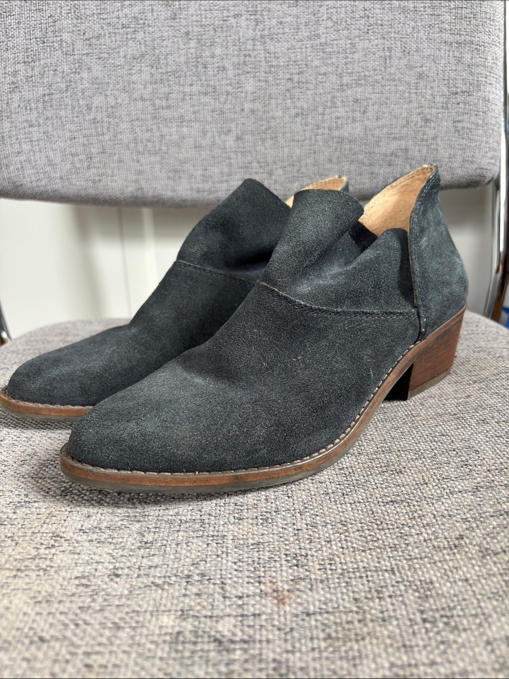 Lucky Brand Black Suede V-Cut Ankle Booties Boots - Women's Size 6.5